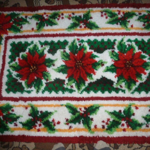 Festive Christmas Theme Waved Rug – 53" x 33" – New - Picture 5 of 8